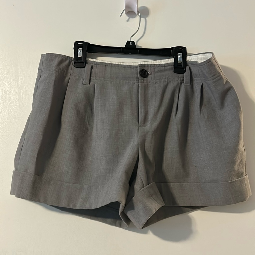 B.R. Perfect short to dress up!